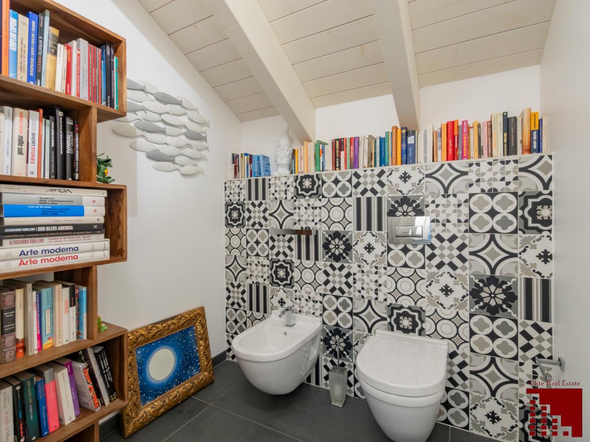 ATTICO MANSARDATO CON TERRAZZO E POSTO AUTO - Immagine# 19