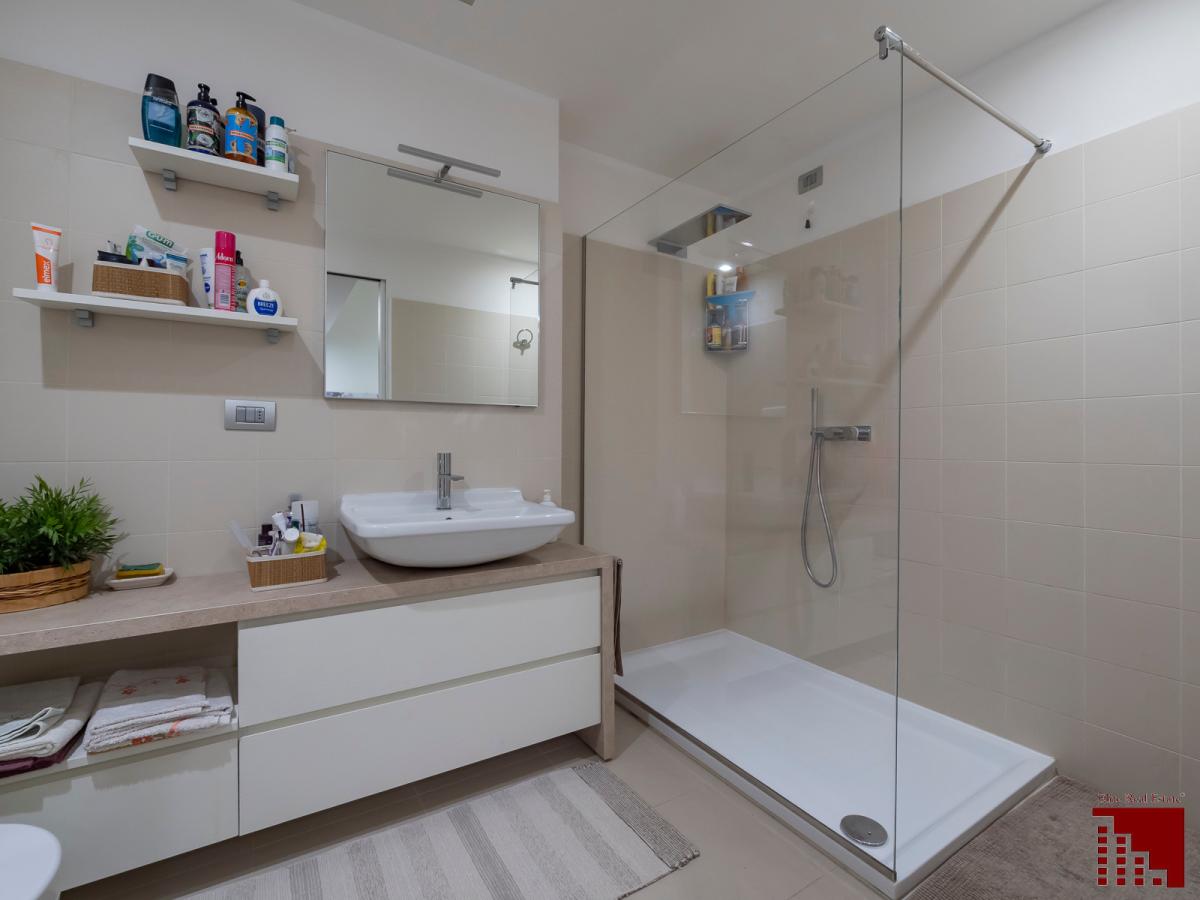 AMPIO BILOCALE CON TERRAZZO E BOX - BAGNO