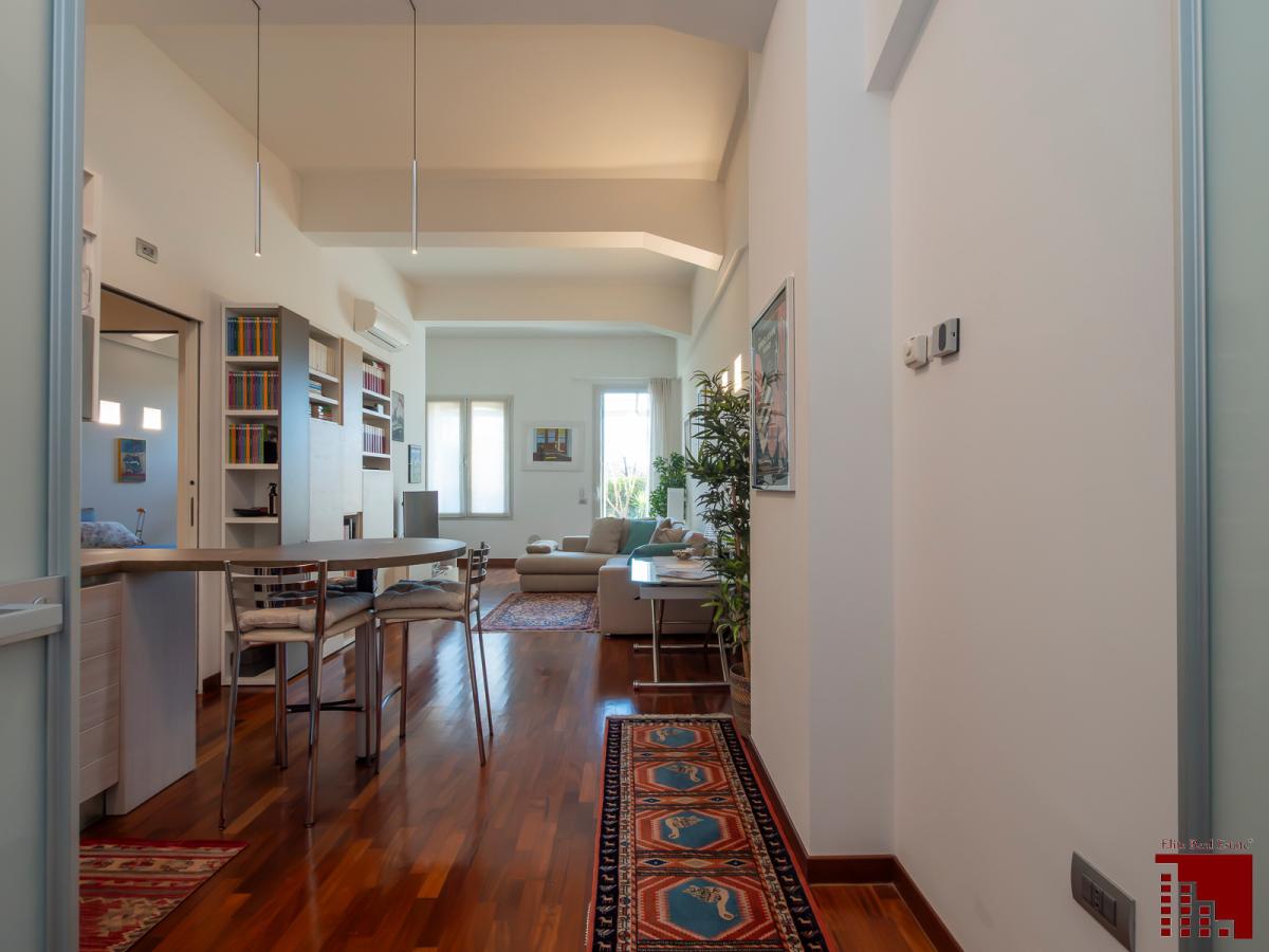 AMPIO BILOCALE CON TERRAZZO E BOX - INGRESSO