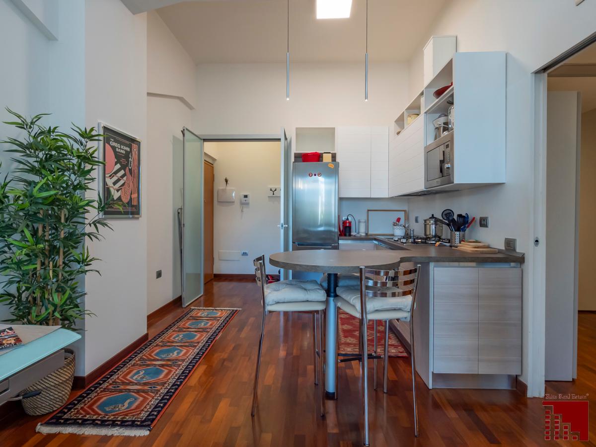 AMPIO BILOCALE CON TERRAZZO E BOX - CUCINA